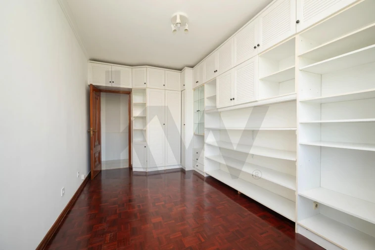 Apartamento T3 para Arrendamento em Benfica Foto 16