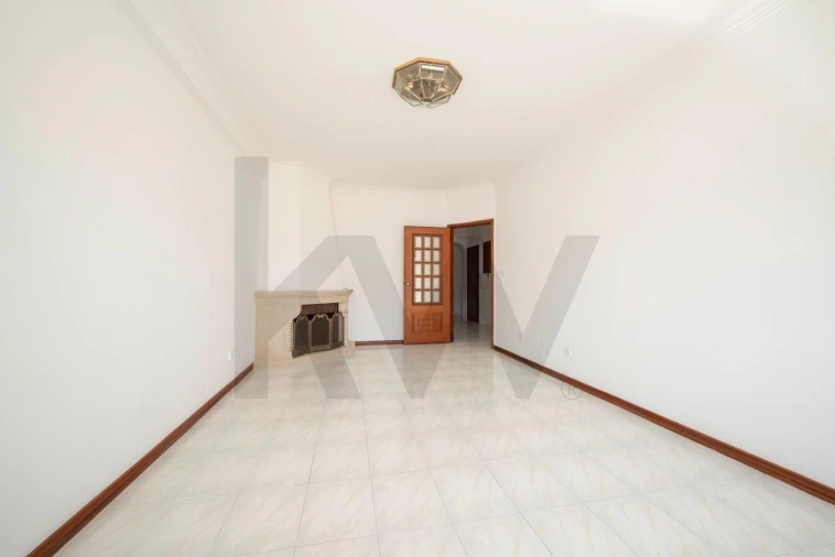 Apartamento T3 para Arrendamento em Benfica Foto 4