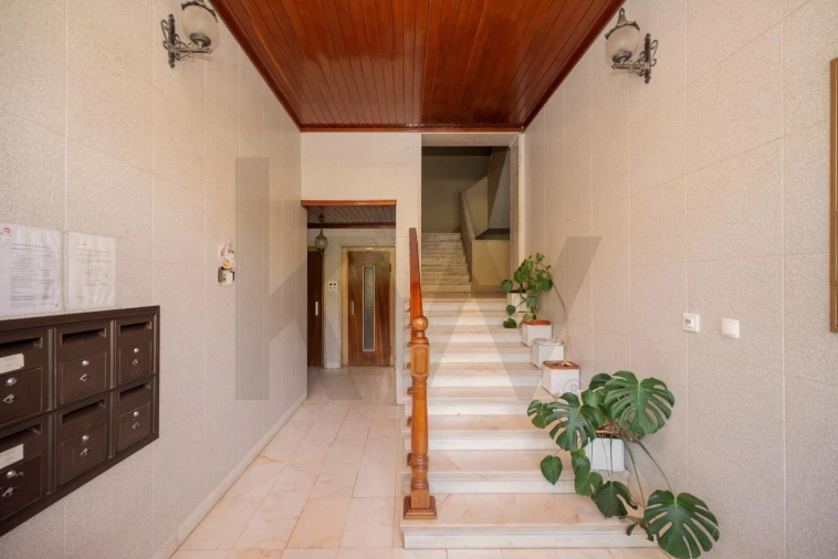 Apartamento T3 para Arrendamento em Benfica Foto 27