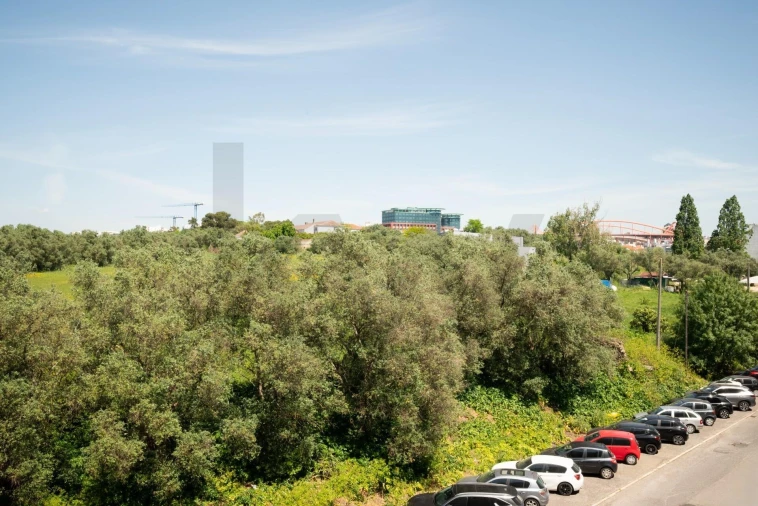Apartamento T3 para Arrendamento em Benfica Foto 24