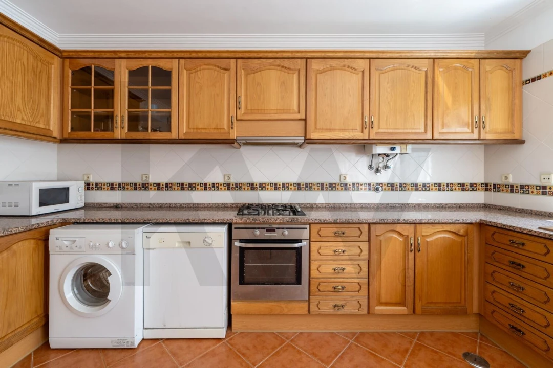 Apartamento T5 para Venda em Charneca de Caparica e Sobreda Foto 6