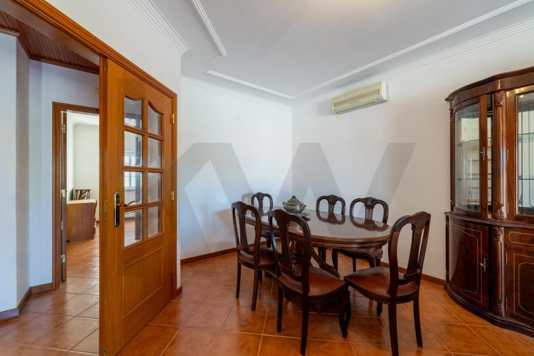 Apartamento T5 para Venda em Charneca de Caparica e Sobreda Foto 4