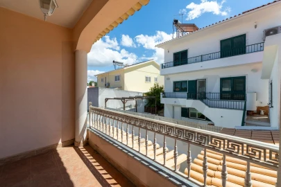 Apartamento T5 para Venda em Charneca de Caparica e Sobreda