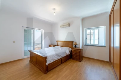 Apartamento T5 para Venda em Charneca de Caparica e Sobreda