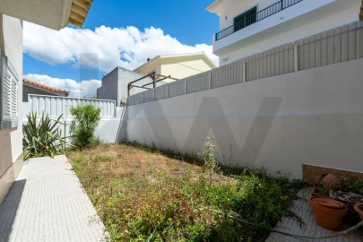 Apartamento T5 para Venda em Charneca de Caparica e Sobreda