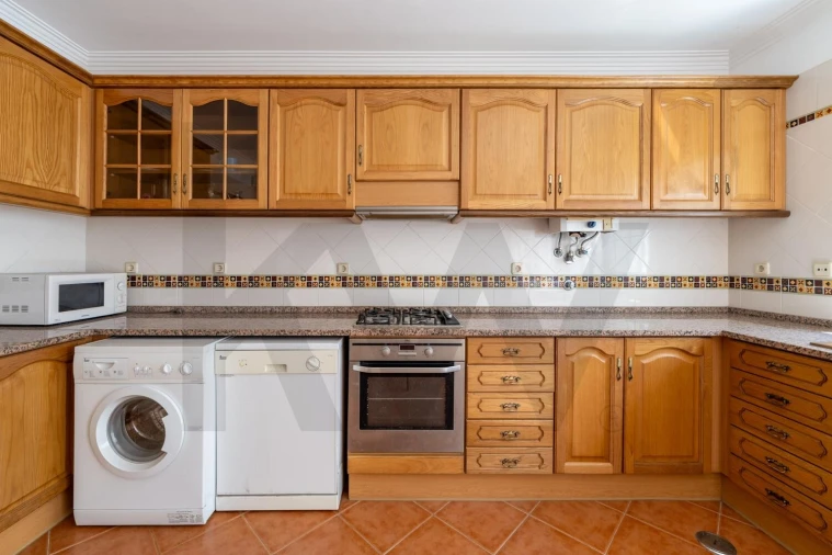 Apartamento T5 para Venda em Charneca de Caparica e Sobreda Foto 6