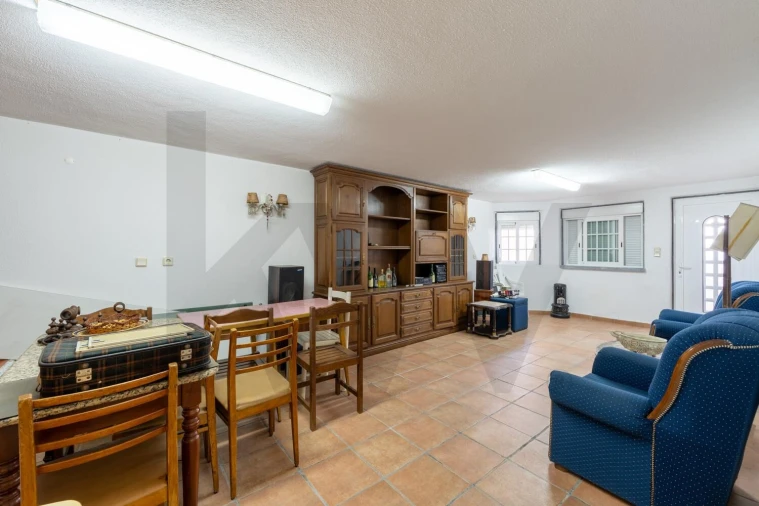 Apartamento T5 para Venda em Charneca de Caparica e Sobreda Foto 27