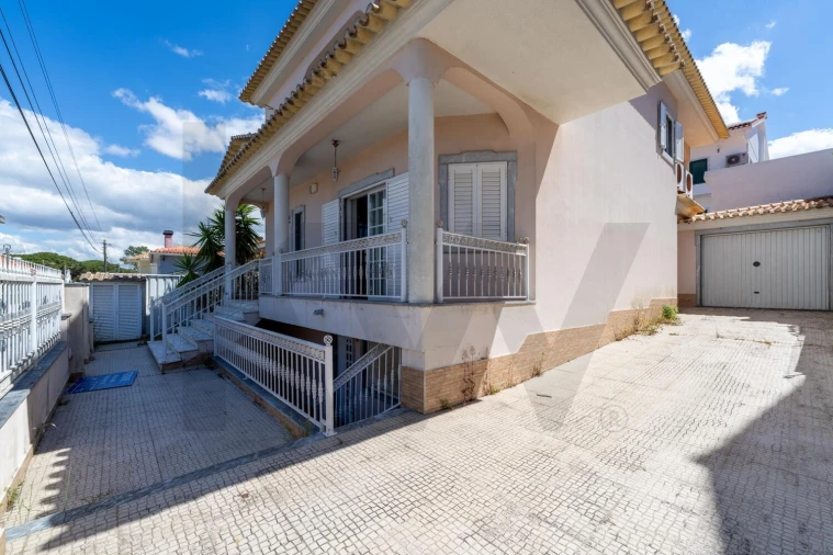 Apartamento T5 para Venda em Charneca de Caparica e Sobreda Foto 29