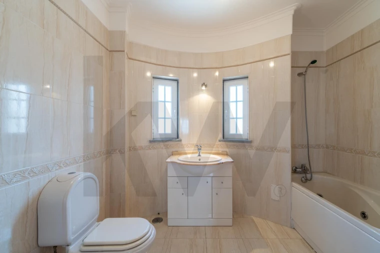 Apartamento T5 para Venda em Charneca de Caparica e Sobreda Foto 21