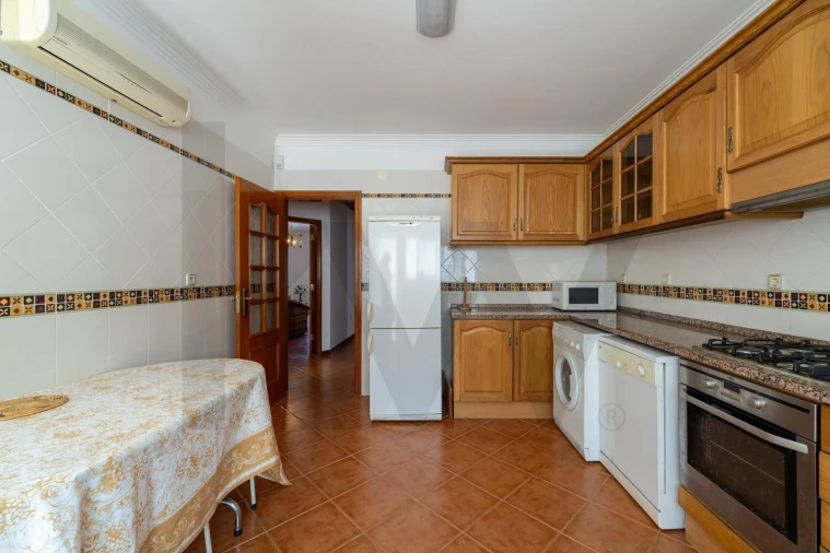 Apartamento T5 para Venda em Charneca de Caparica e Sobreda Foto 8