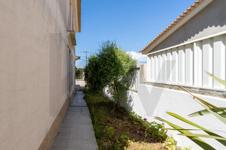 Apartamento T5 para Venda em Charneca de Caparica e Sobreda Foto 28