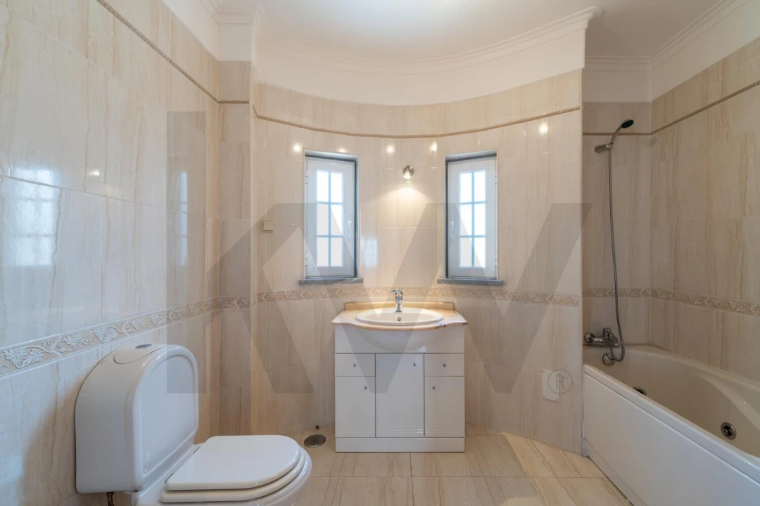 Apartamento T5 para Venda em Charneca de Caparica e Sobreda Foto 21