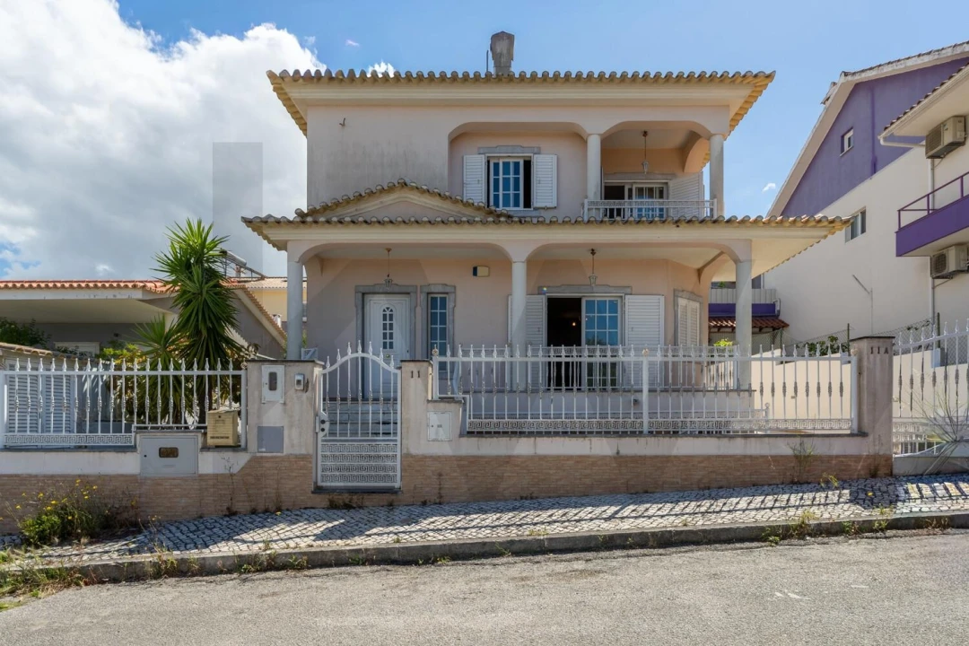 Apartamento T5 para Venda em Charneca de Caparica e Sobreda Foto 1