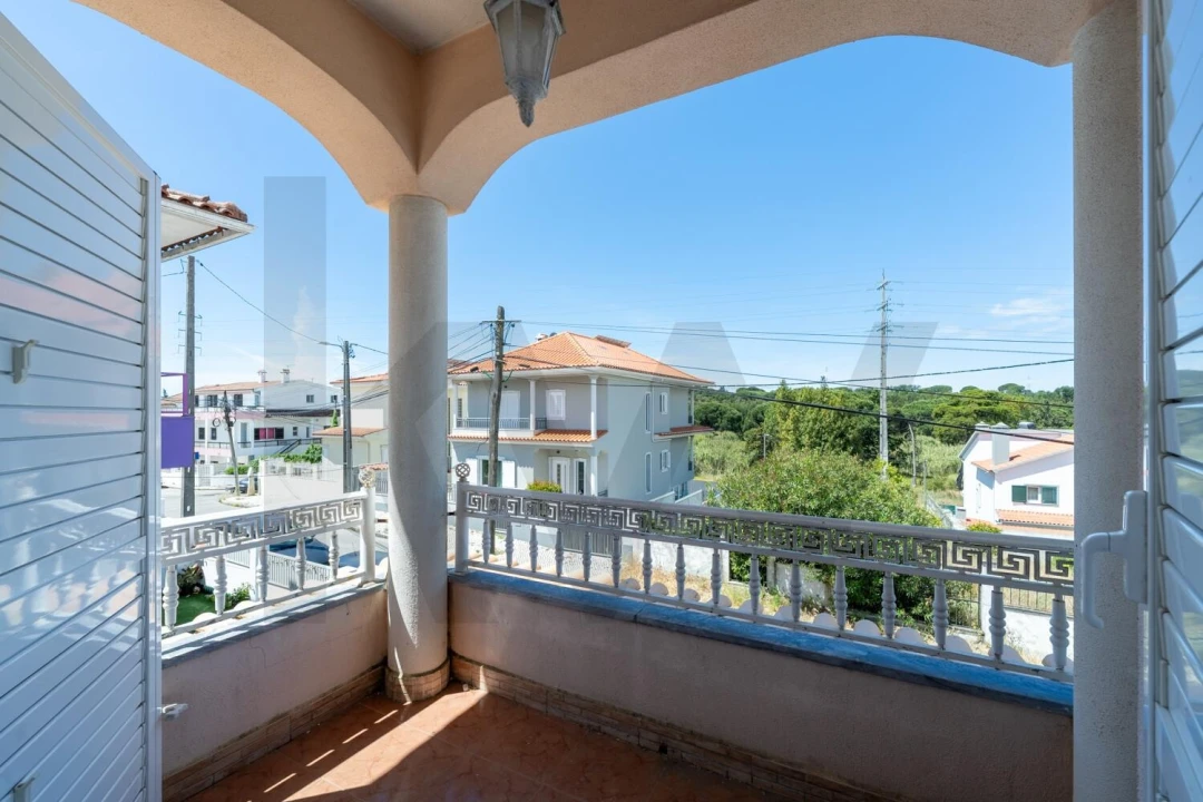 Apartamento T5 para Venda em Charneca de Caparica e Sobreda Foto 15