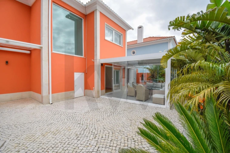 Moradia T4 para Venda em Alcabideche Foto 4