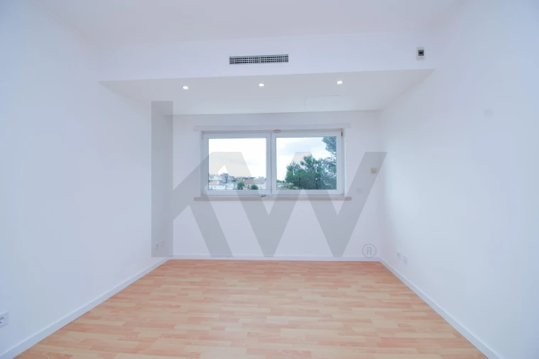 Moradia T4 para Venda em Alcabideche Foto 33