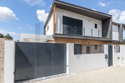 Moradia T4 para Arrendamento em Fernao Ferro