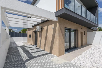 Moradia T4 para Arrendamento em Fernao Ferro