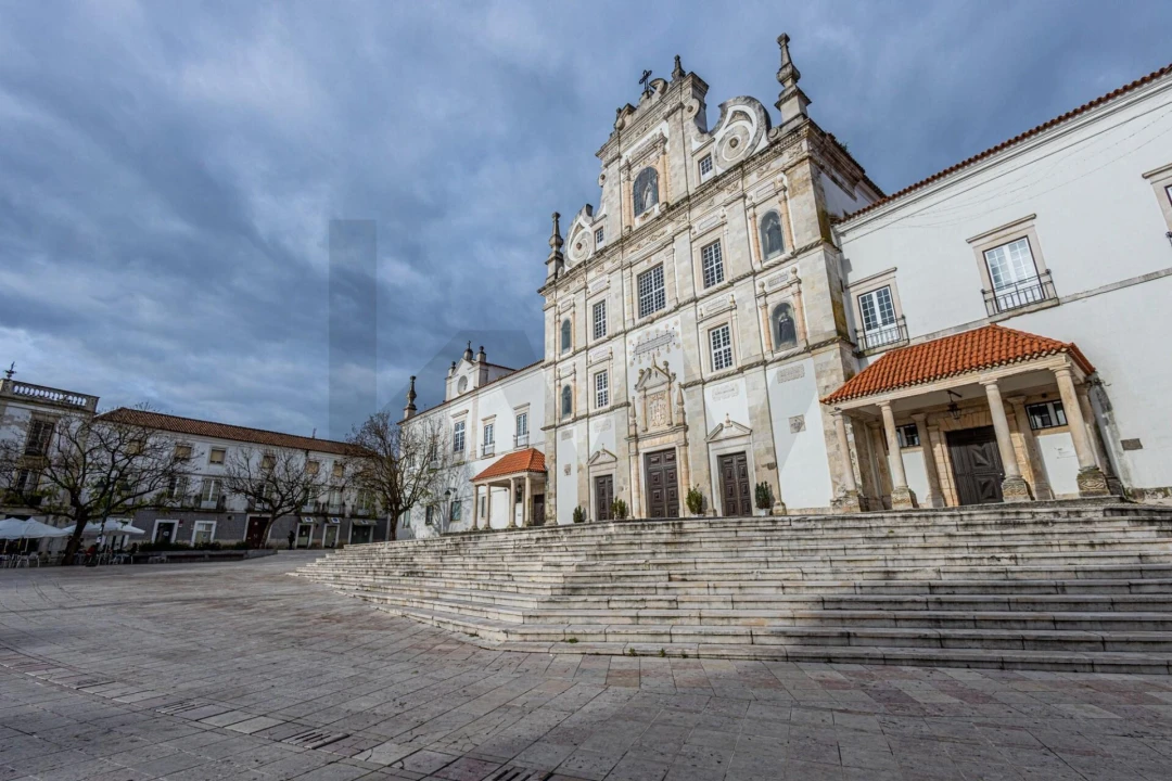 Prédio para Venda em Romeira e Várzea Foto 4