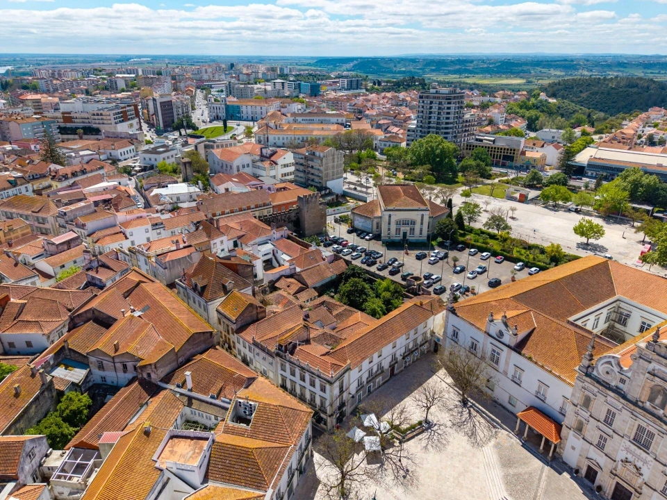 Prédio para Venda em Romeira e Várzea Foto 97