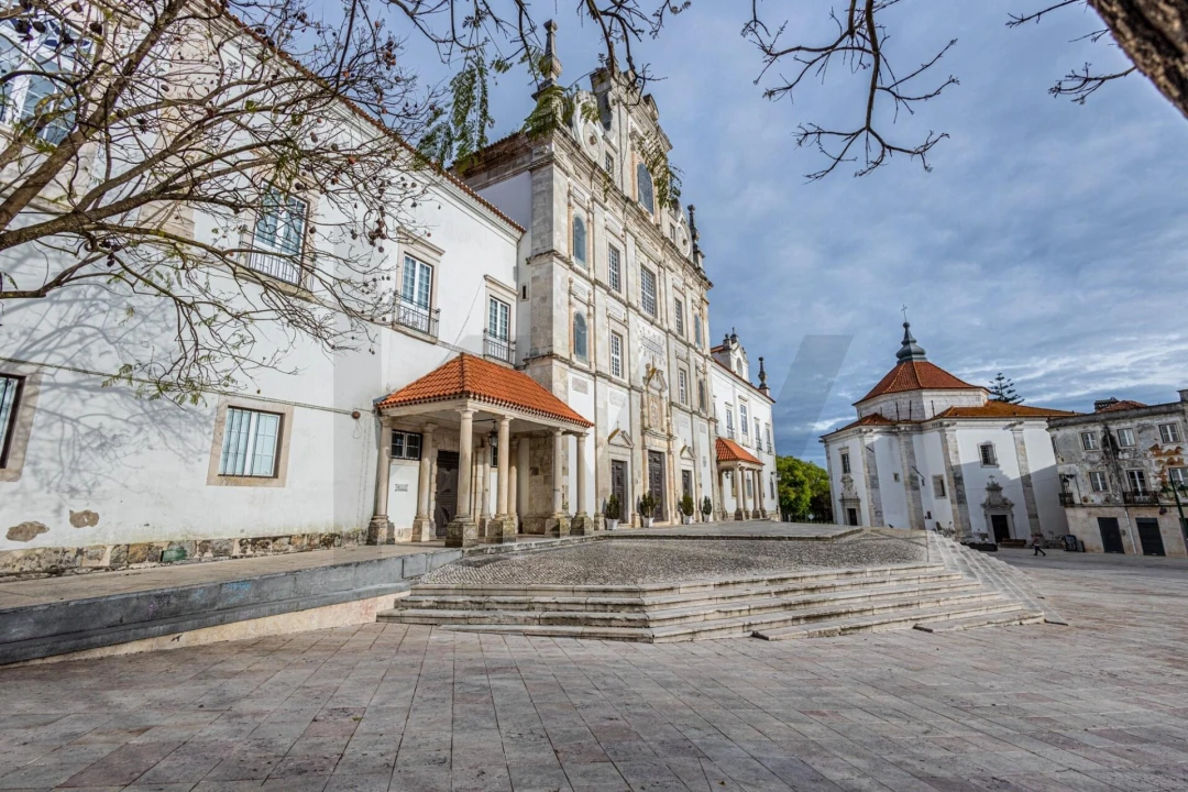 Prédio para Venda em Romeira e Várzea Foto 1