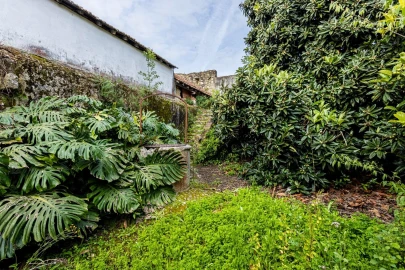 Prédio para Venda em Romeira e Várzea
