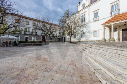 Prédio para Venda em Romeira e Várzea