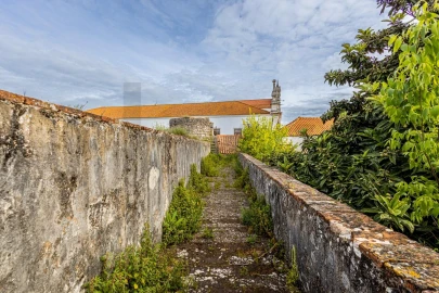 Prédio para Venda em Romeira e Várzea