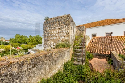 Prédio para Venda em Romeira e Várzea