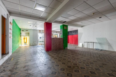 Prédio para Venda em Romeira e Várzea