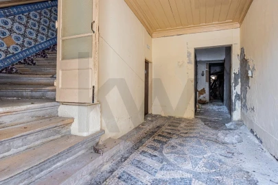 Prédio para Venda em Romeira e Várzea