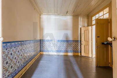 Prédio para Venda em Romeira e Várzea