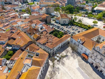 Prédio para Venda em Romeira e Várzea