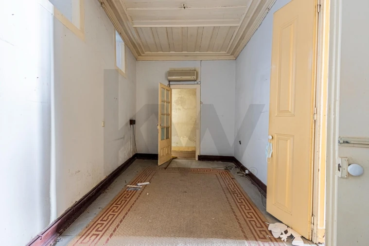 Prédio para Venda em Romeira e Várzea Foto 17