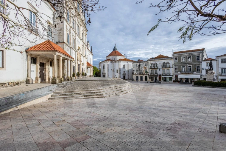 Prédio para Venda em Romeira e Várzea Foto 2