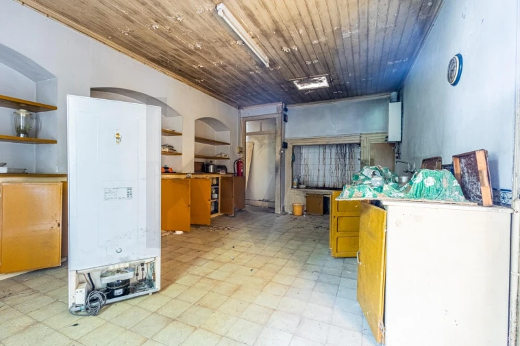 Prédio para Venda em Romeira e Várzea Foto 36