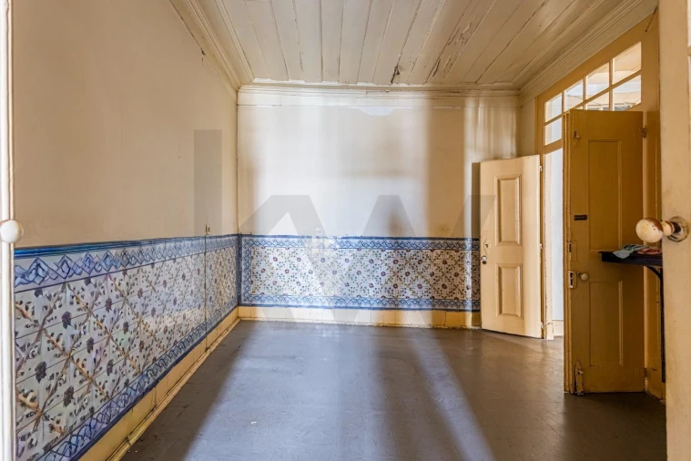 Prédio para Venda em Romeira e Várzea Foto 13