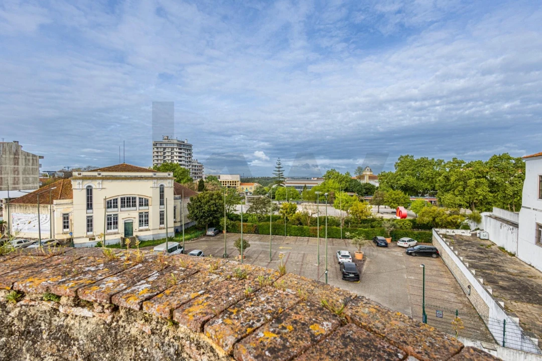 Prédio para Venda em Romeira e Várzea Foto 53