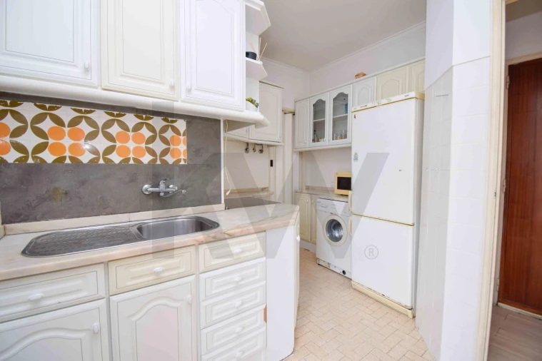 Apartamento T1 para Venda em Alfragide Foto 6