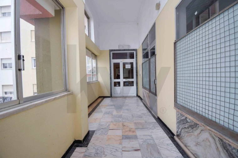 Apartamento T1 para Venda em Alfragide Foto 22