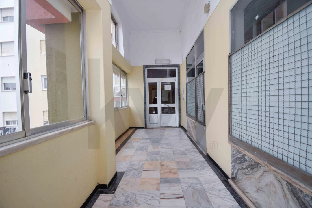 Apartamento T1 para Venda em Alfragide Foto 22