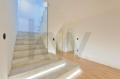Moradia T4 para Venda em Carcavelos e Parede