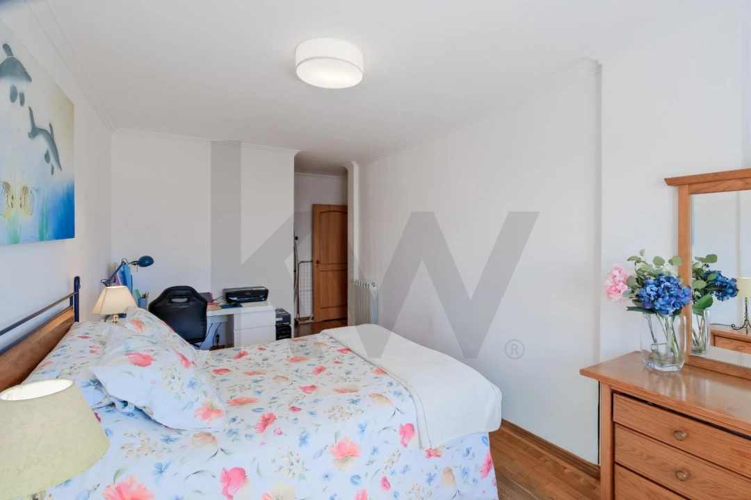 Apartamento T3 para Venda em Carcavelos e Parede Foto 9