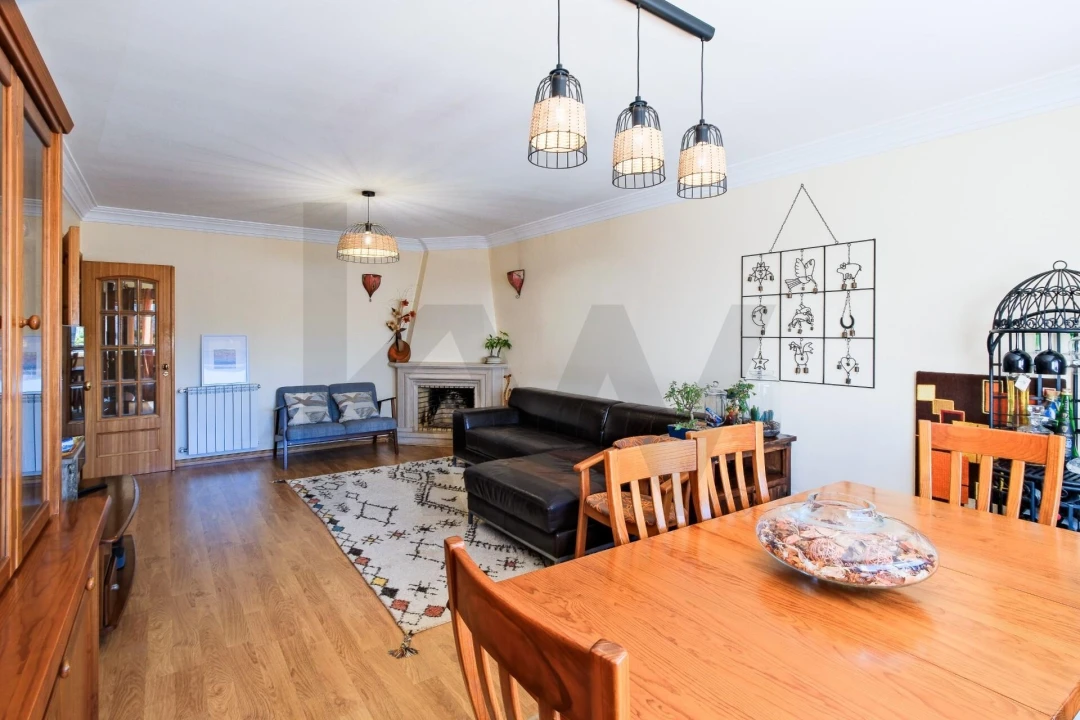 Apartamento T3 para Venda em Carcavelos e Parede Foto 2