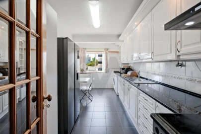 Apartamento T3 para Venda em Carcavelos e Parede