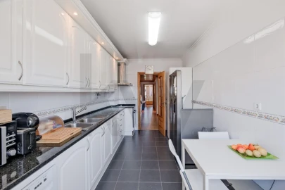 Apartamento T3 para Venda em Carcavelos e Parede