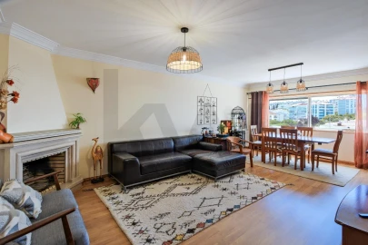 Apartamento T3 para Venda em Carcavelos e Parede
