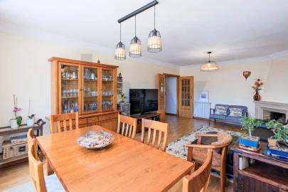Apartamento T3 para Venda em Carcavelos e Parede