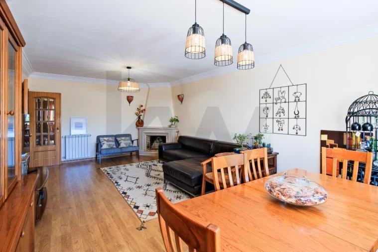 Apartamento T3 para Venda em Carcavelos e Parede Foto 2