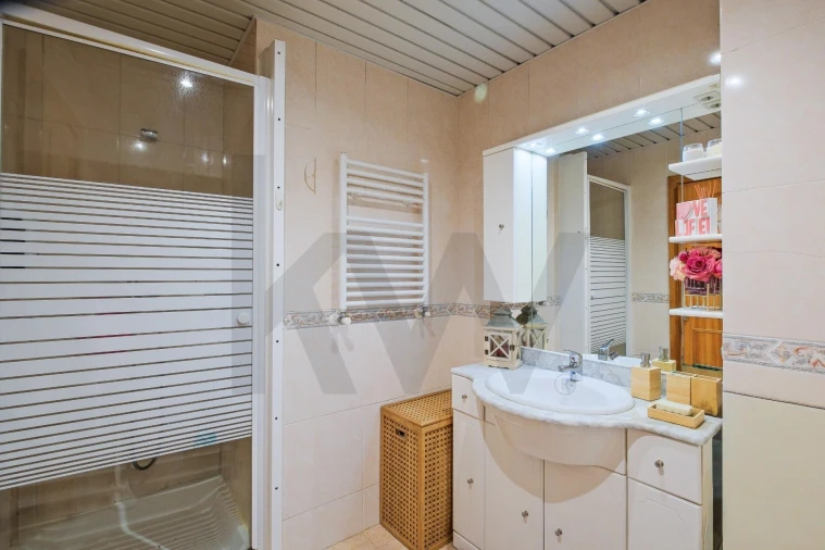Apartamento T3 para Venda em Carcavelos e Parede Foto 14